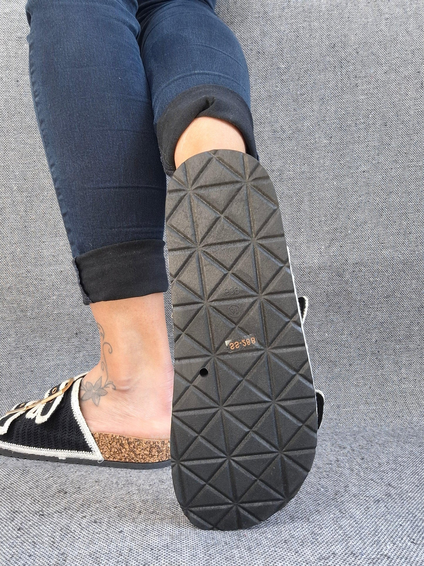 Chaussures sandales type birk 2 brides tissu bicolore noir et beige