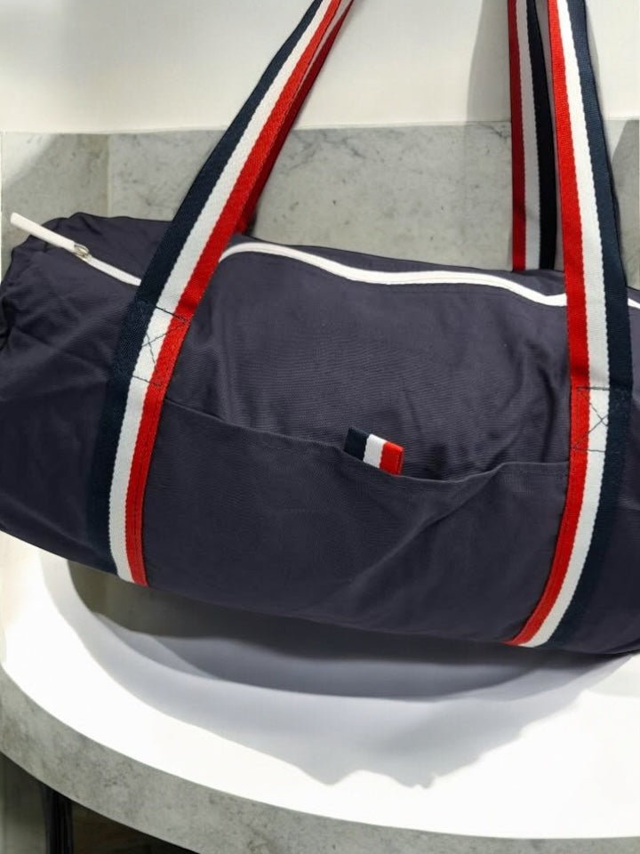 Sac polochon en tissu coton léger bleu marine détails rayés tricolores