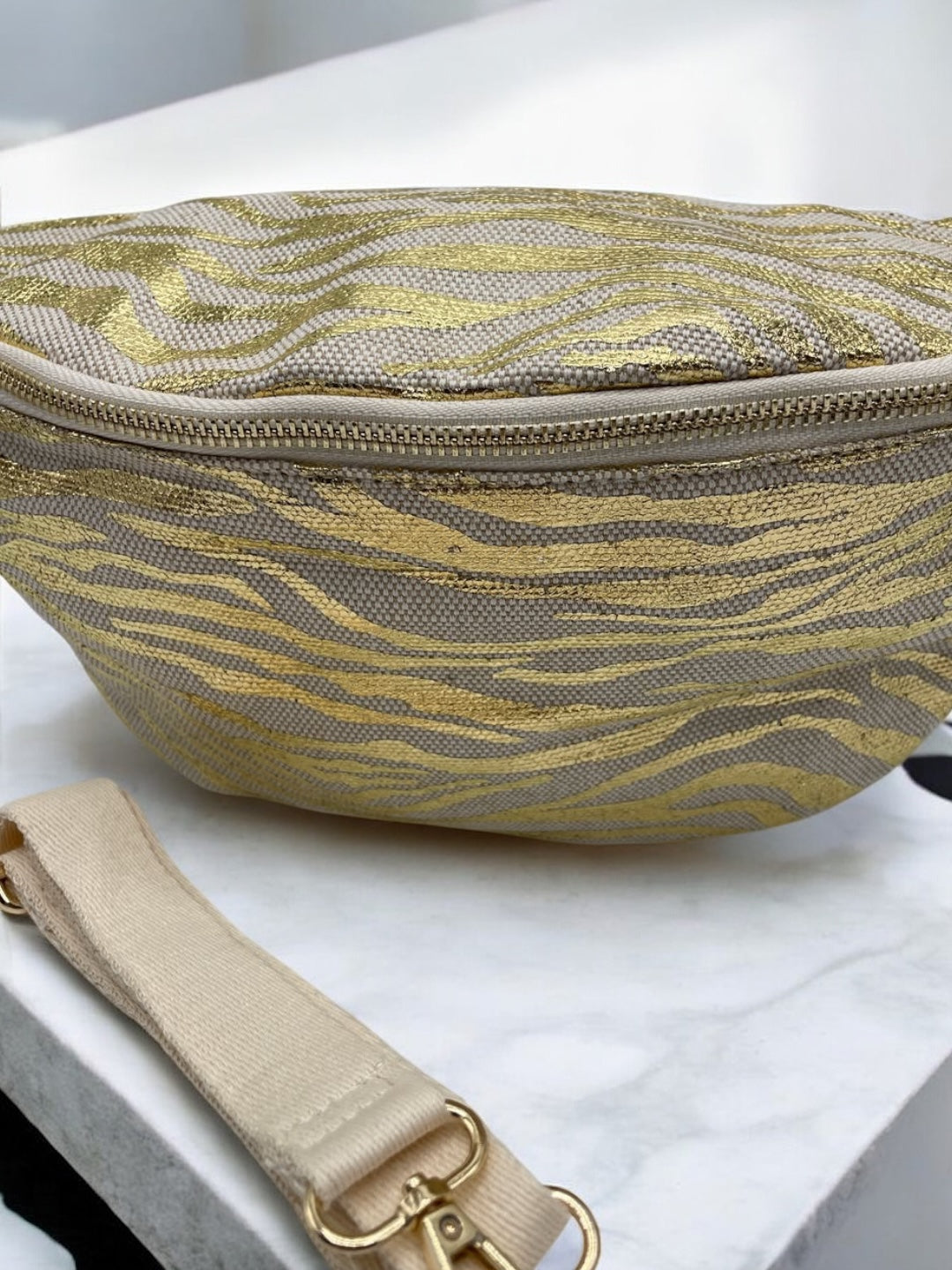 Sac banane XL tissu motif zebre doré beige
