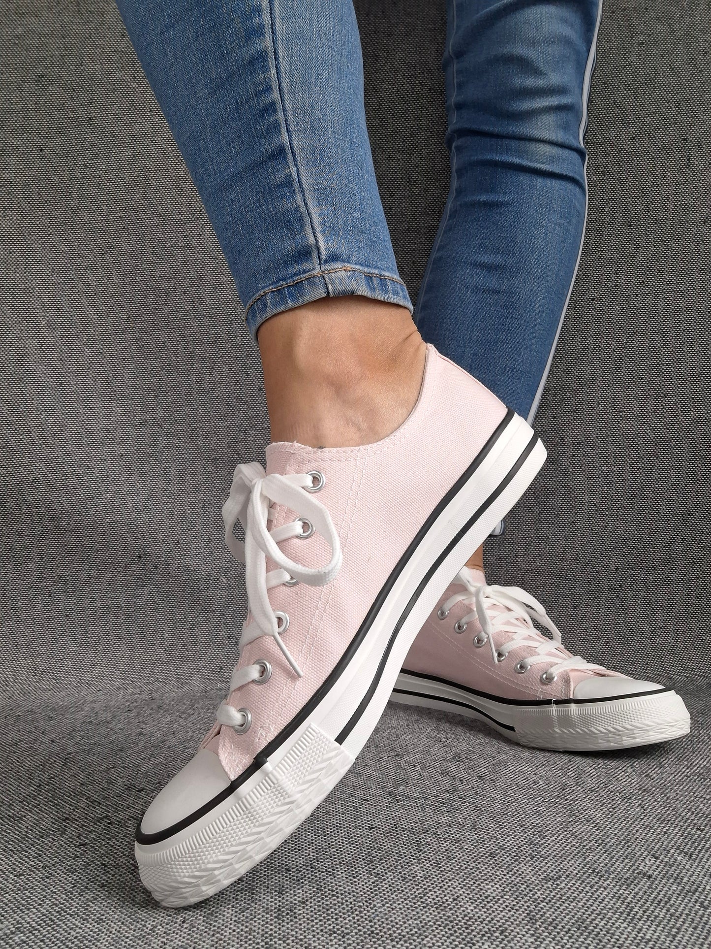 Chaussures baskets basses tissu toile rose pale style converse