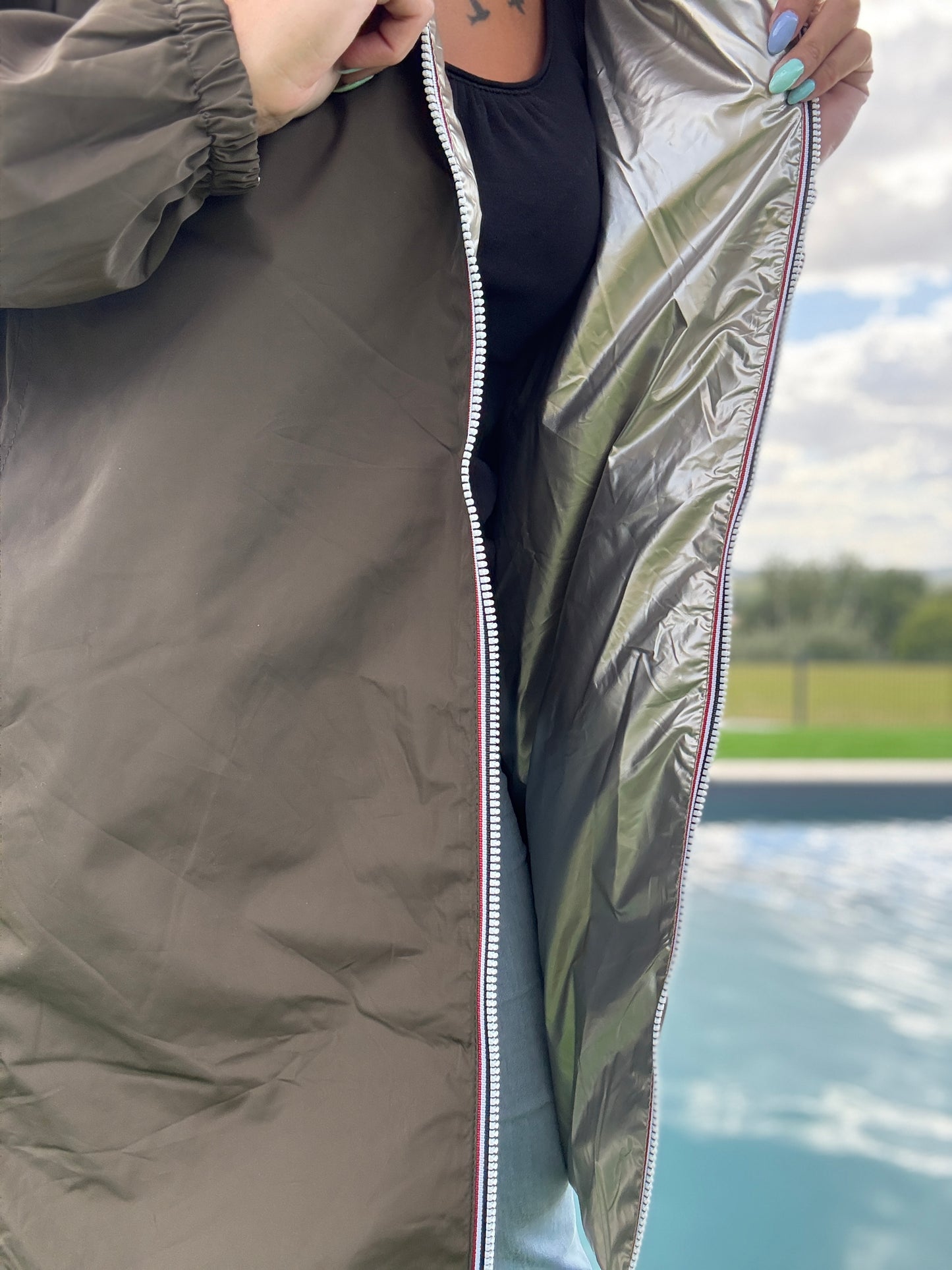 Melya Melody - Manteau léger long réversible imperméable noir doré Curvy