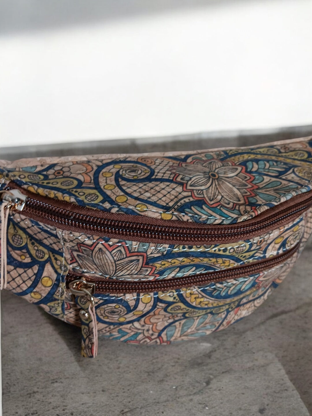 Sac banane en liège motifs « bariolés » - 2 poches