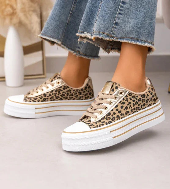 Chaussures baskets motif léopard basse semelle compensée en tissu style converse