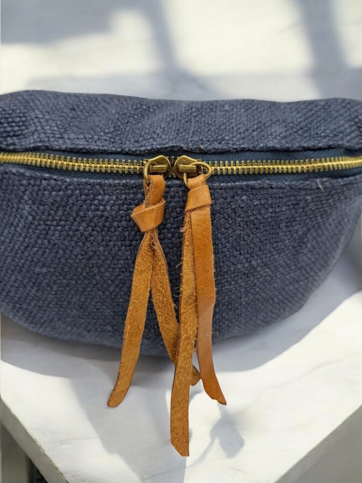 Sac banane en jute bleu denim 1 poche doubles curseurs
