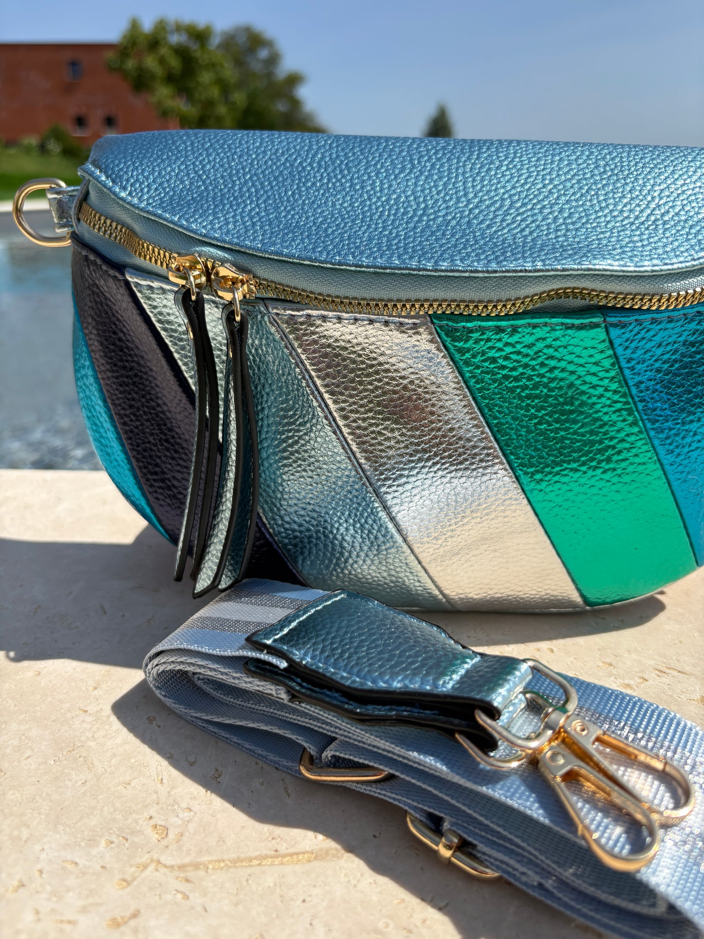 Sac banane simili cuir argenté bleu turquoise