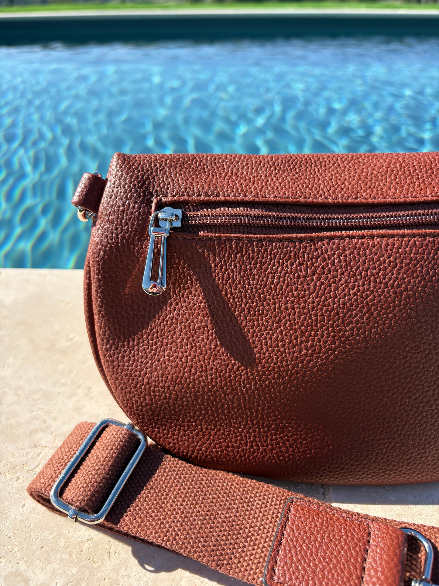 Sac banane simili cuir marron double fermeture