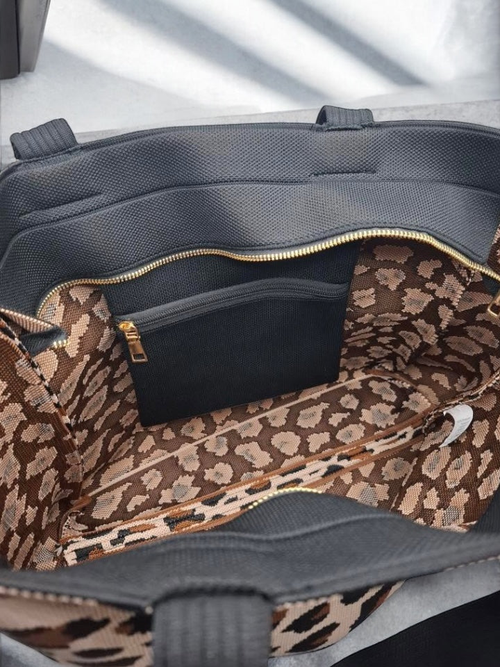 Sac à main type tote bag effet toile de jute motif léopard camel