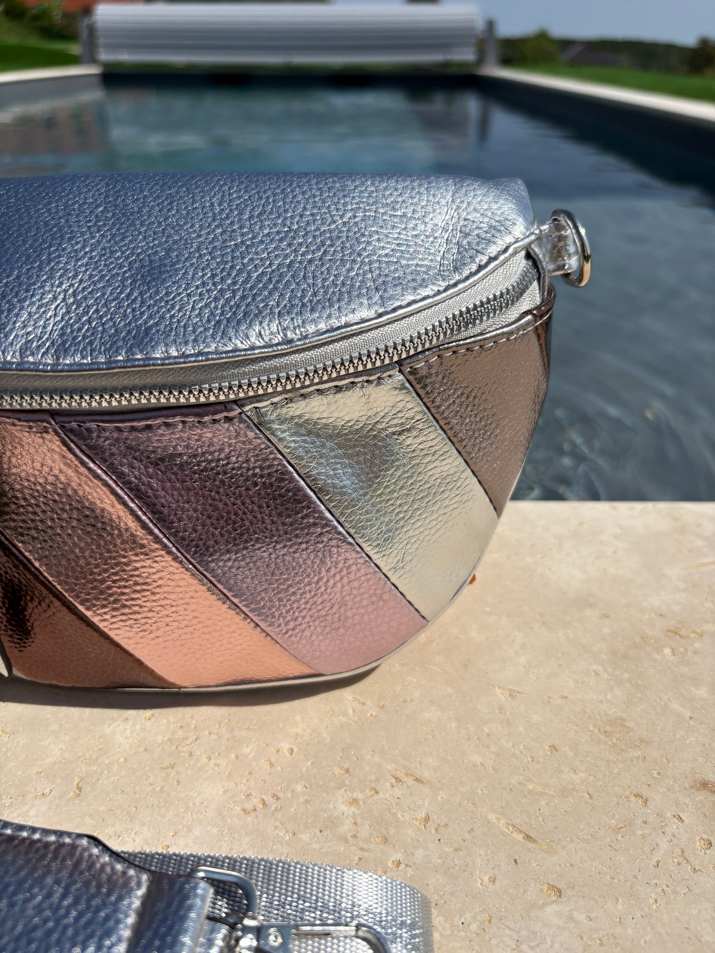 Sac banane simili cuir blanc argenté rosé