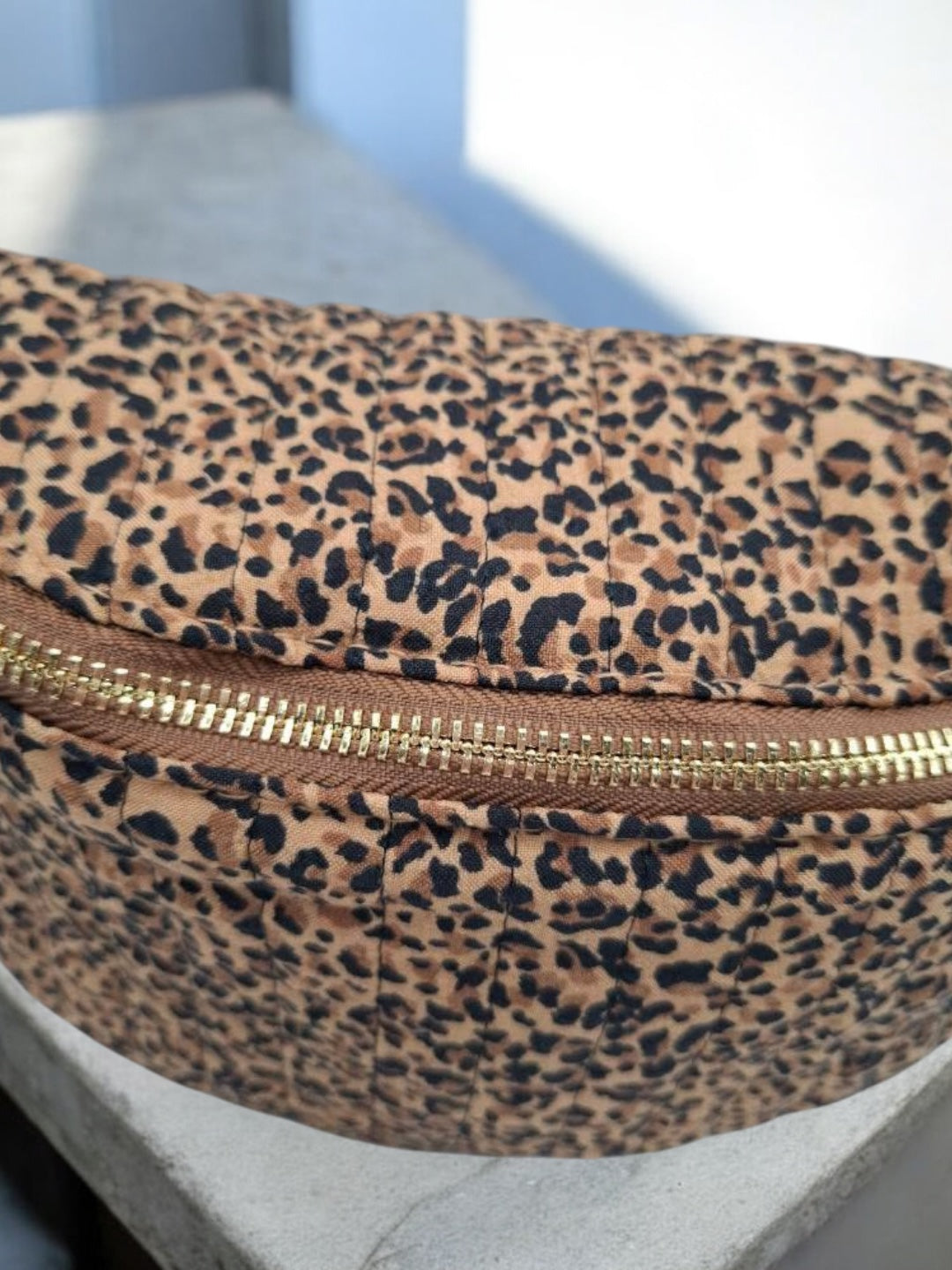 Sac banane camel motifs léopard matelassé en coton