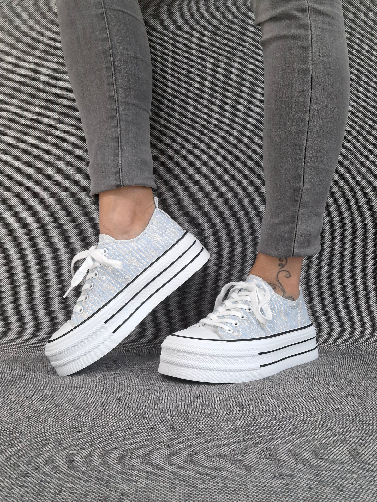 Chaussures baskets à rayures brillantes bleu semelle compensée style converse
