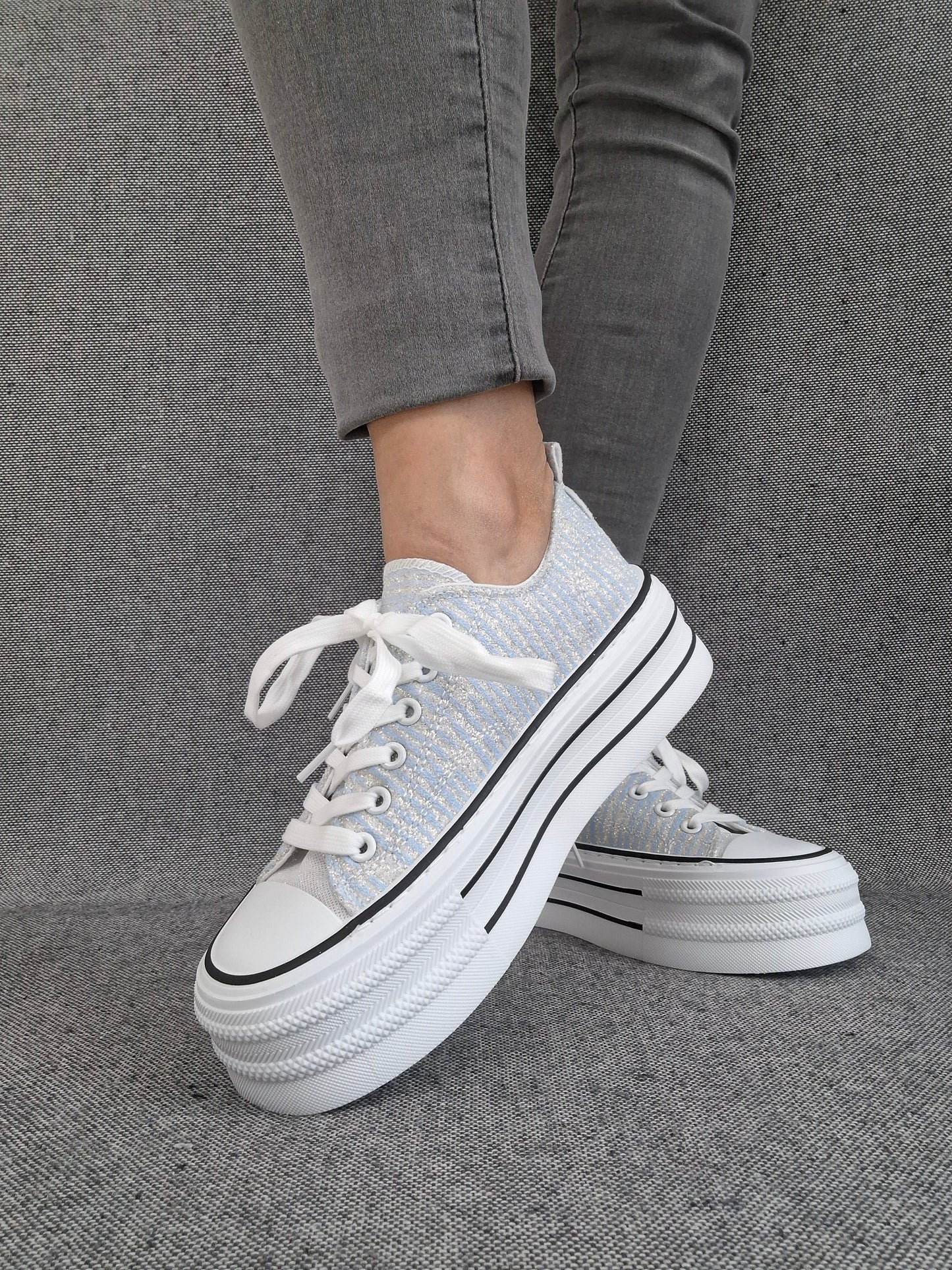 Chaussures baskets à rayures brillantes bleu semelle compensée style converse