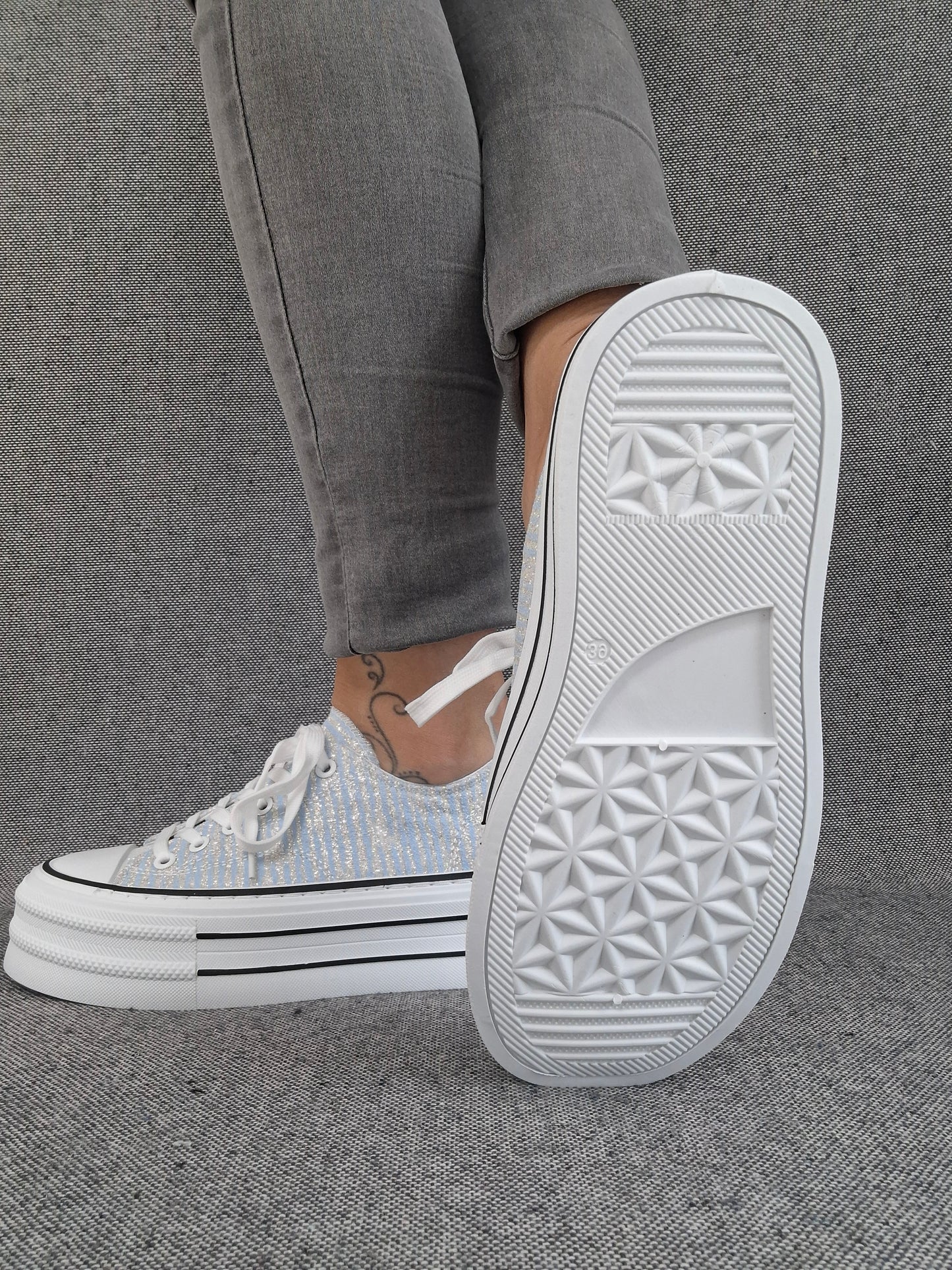 Chaussures baskets à rayures brillantes bleu semelle compensée style converse