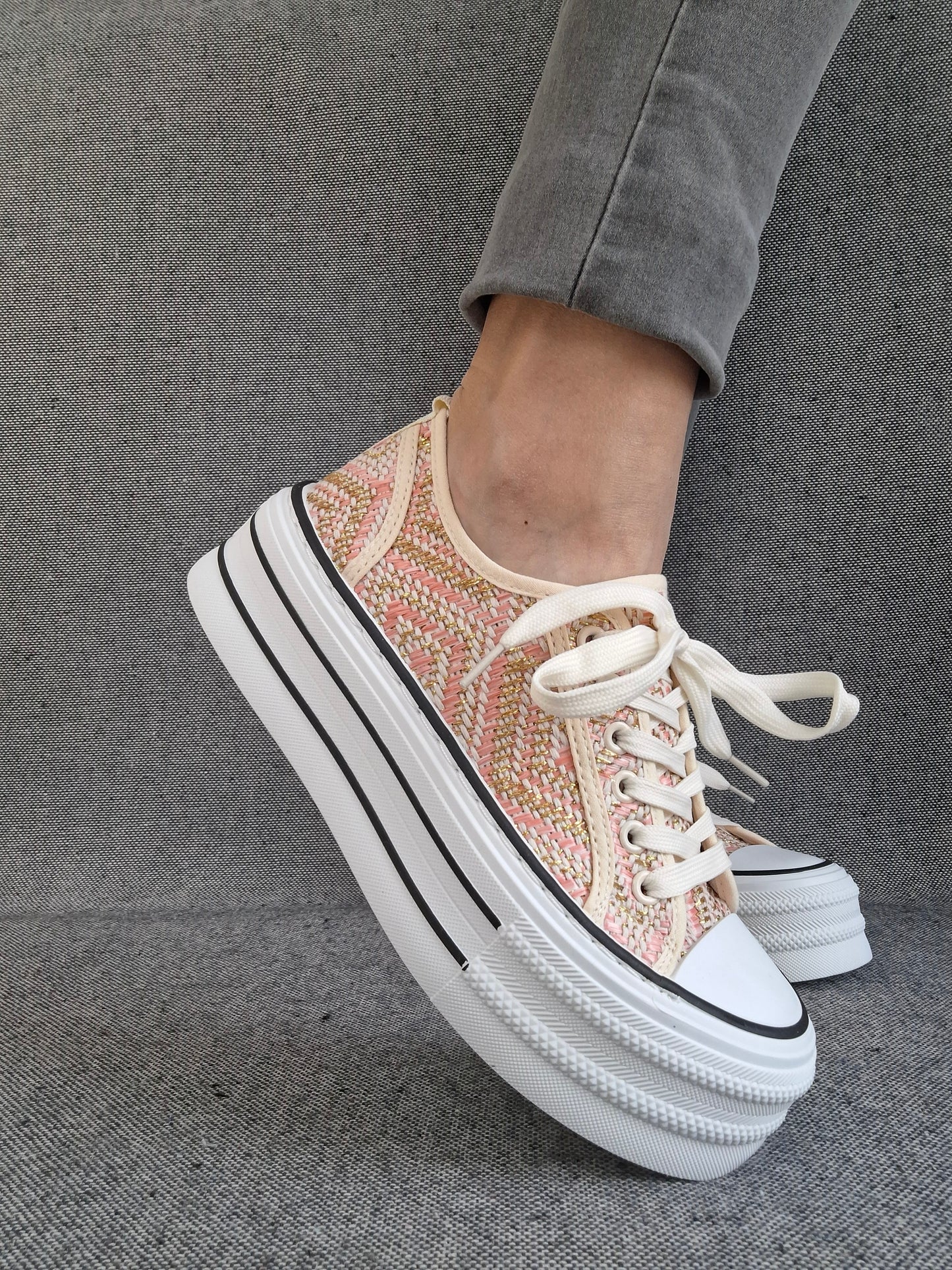 Chaussures baskets multicolores semelle compensée style converse