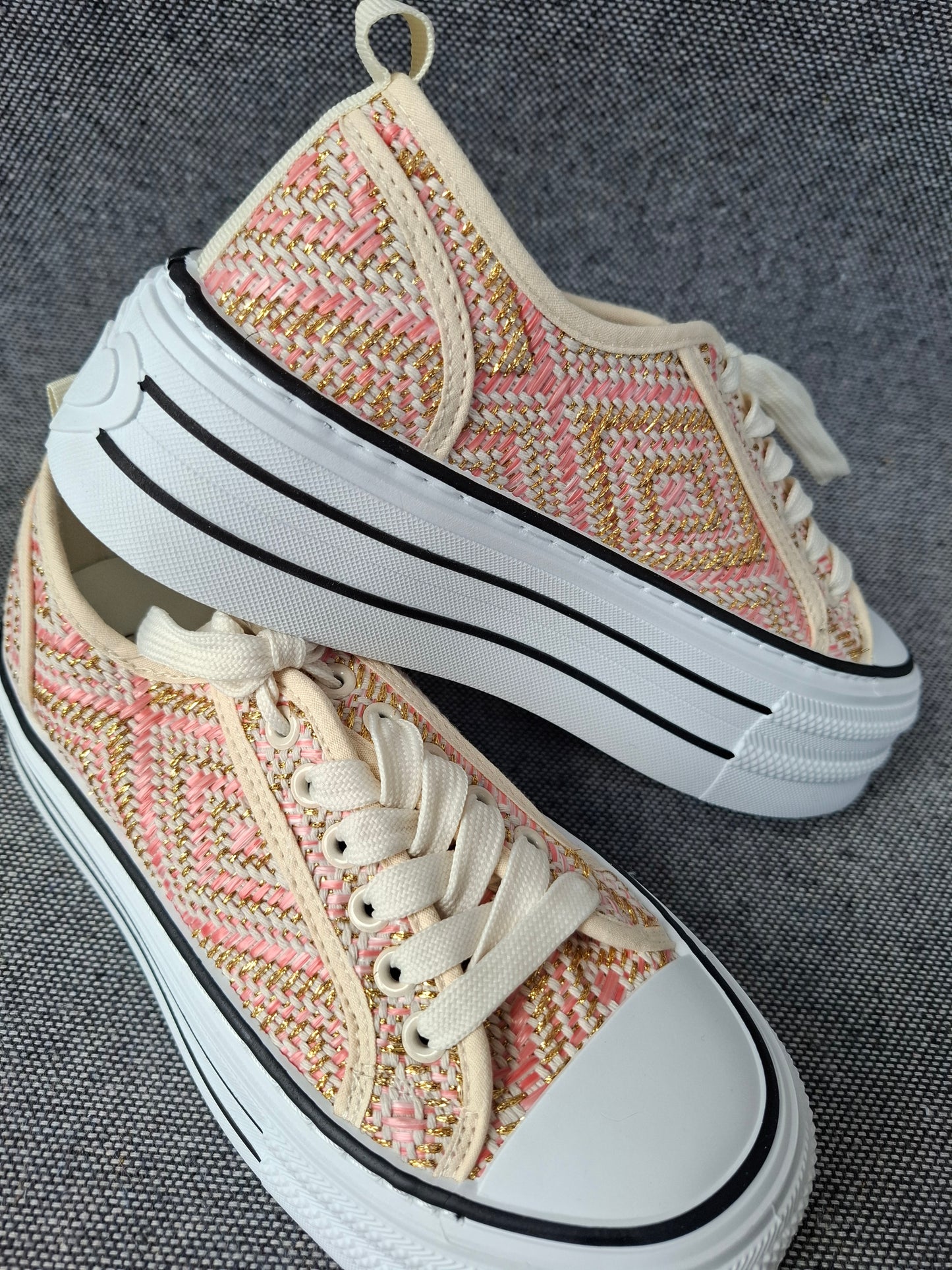 Chaussures baskets multicolores semelle compensée style converse
