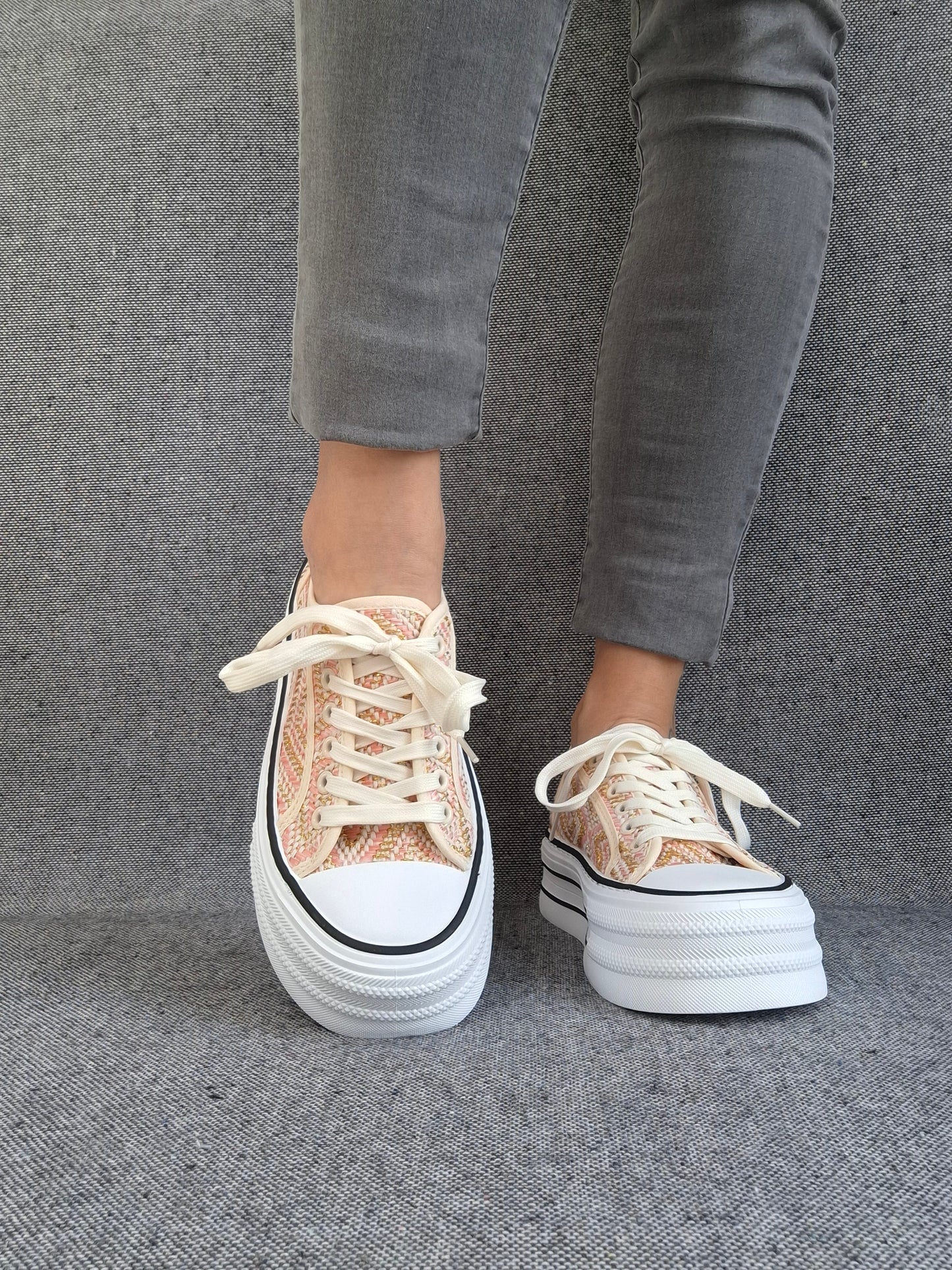 Chaussures baskets multicolores semelle compensée style converse