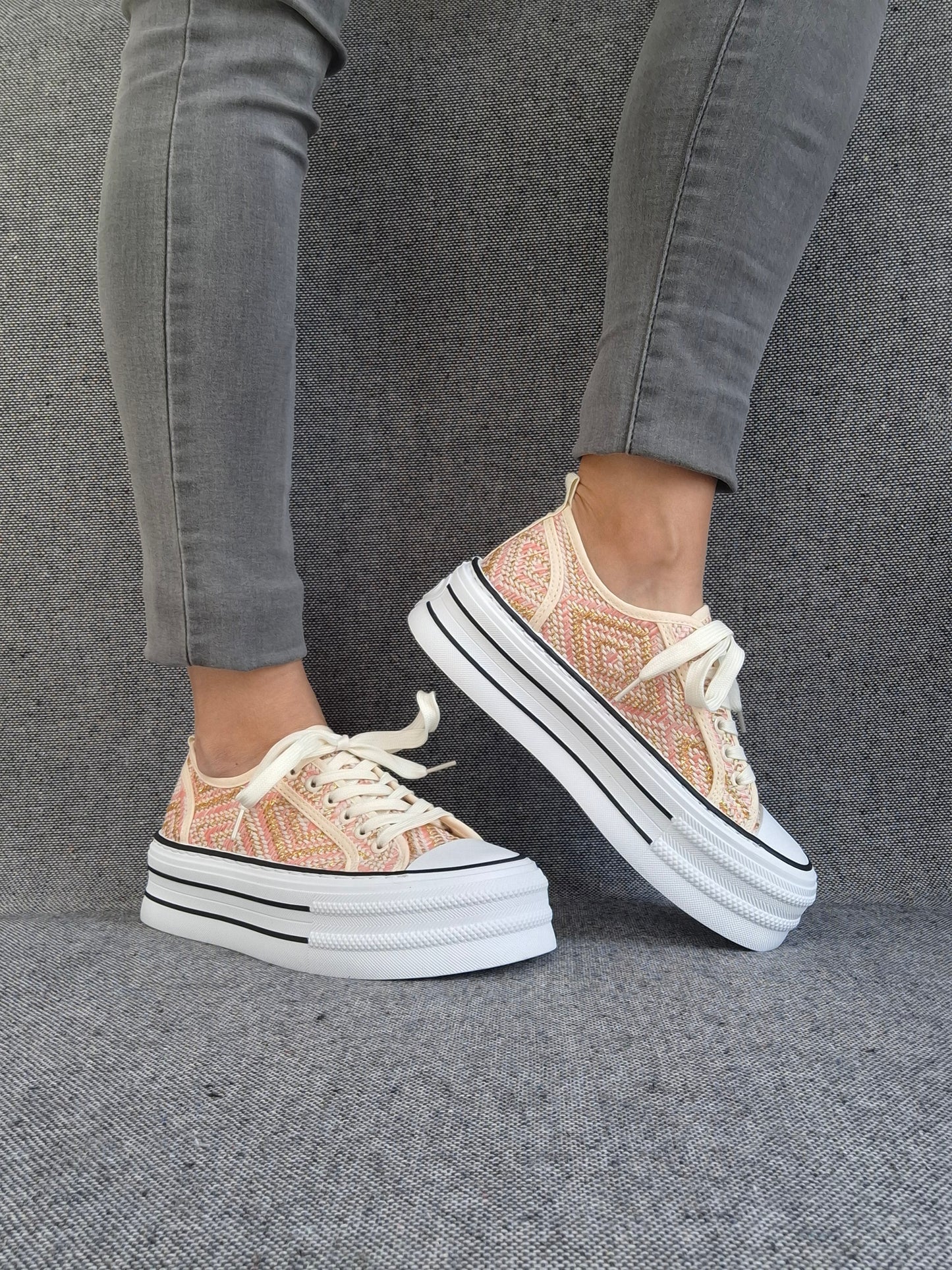 Chaussures baskets multicolores semelle compensée style converse