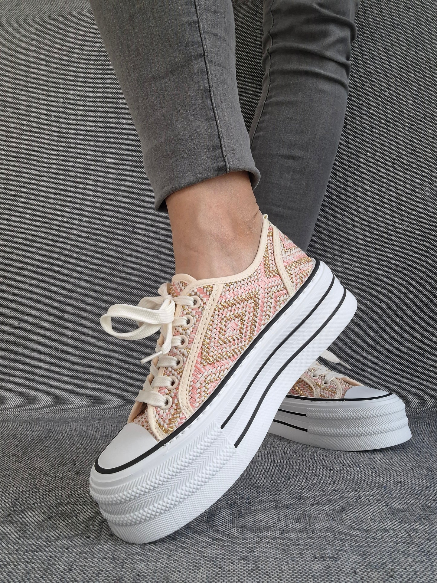 Chaussures baskets multicolores semelle compensée style converse