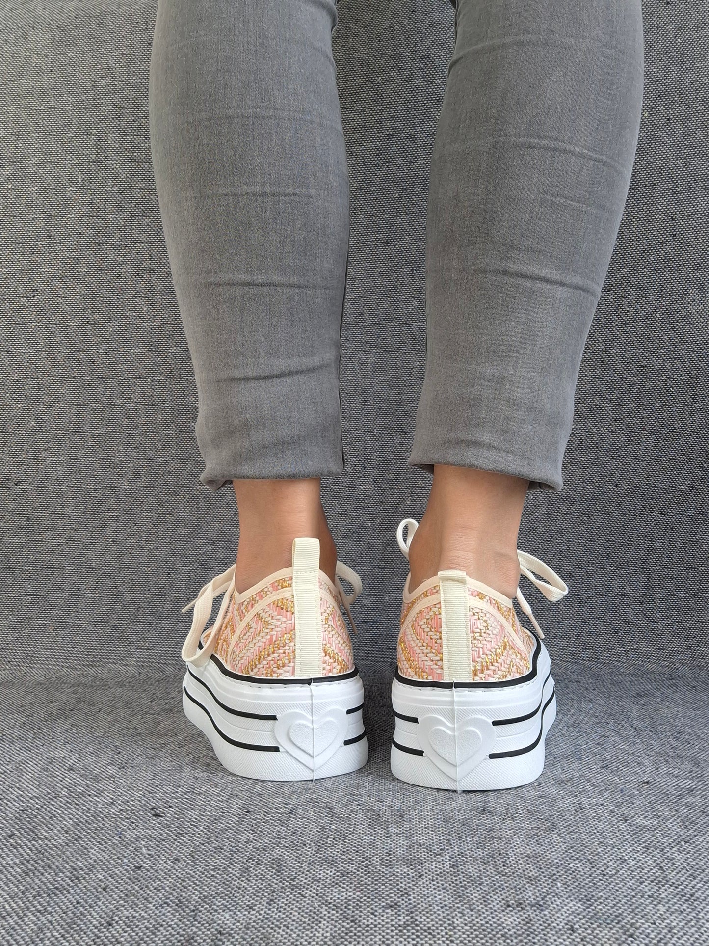 Chaussures baskets multicolores semelle compensée style converse