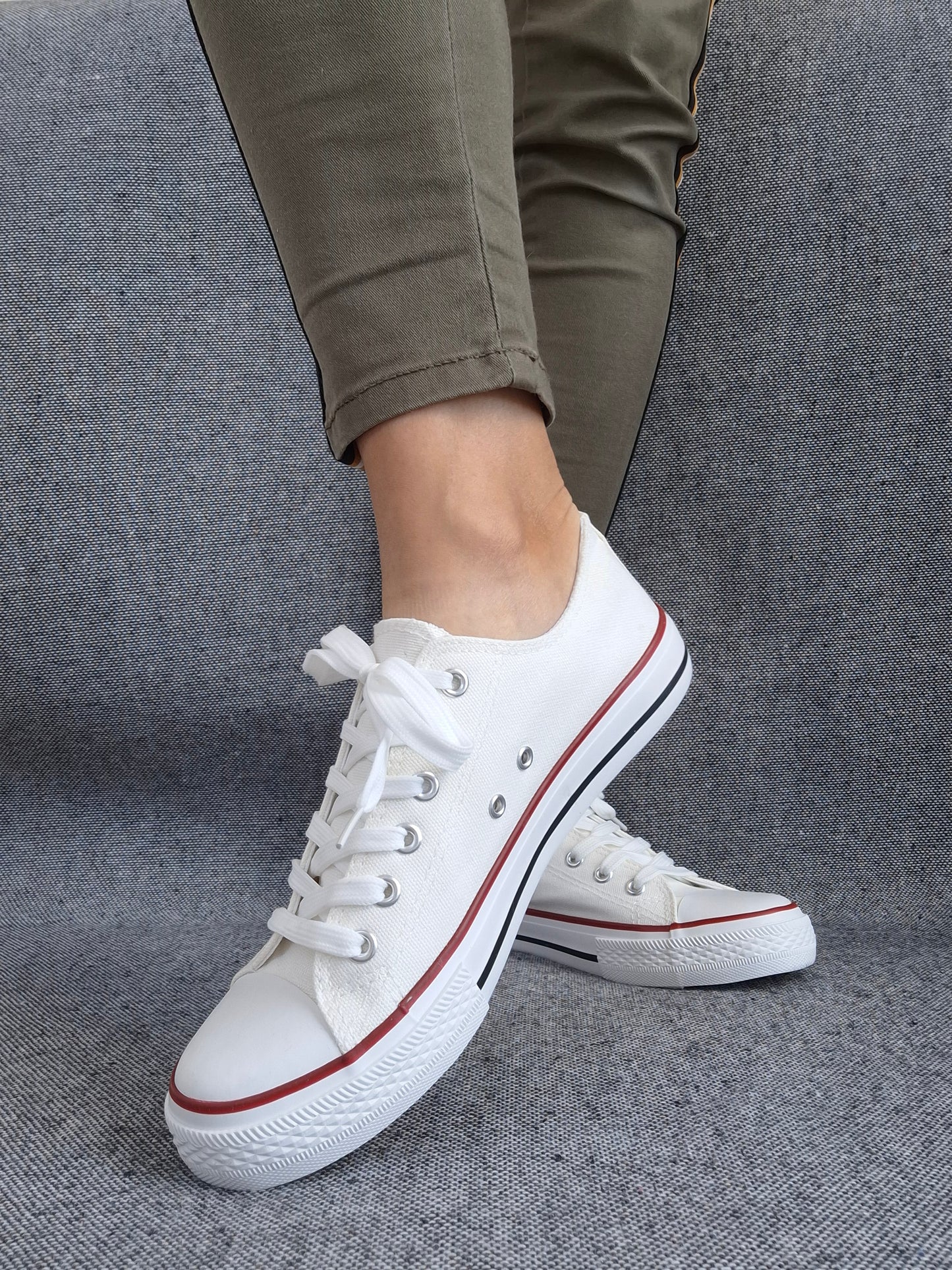 Chaussures baskets basses toile blanche style converse