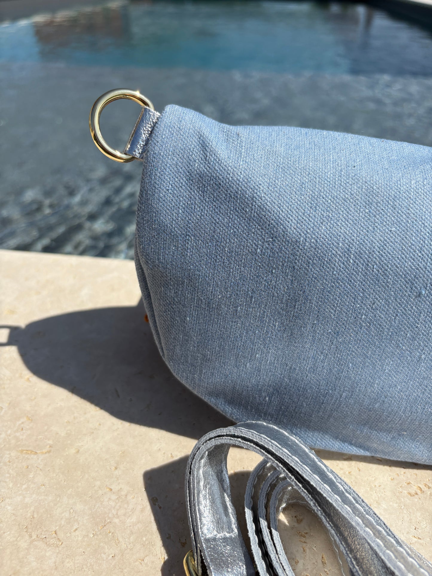 Sac banane tissu jean bandouliere grise en cuir
