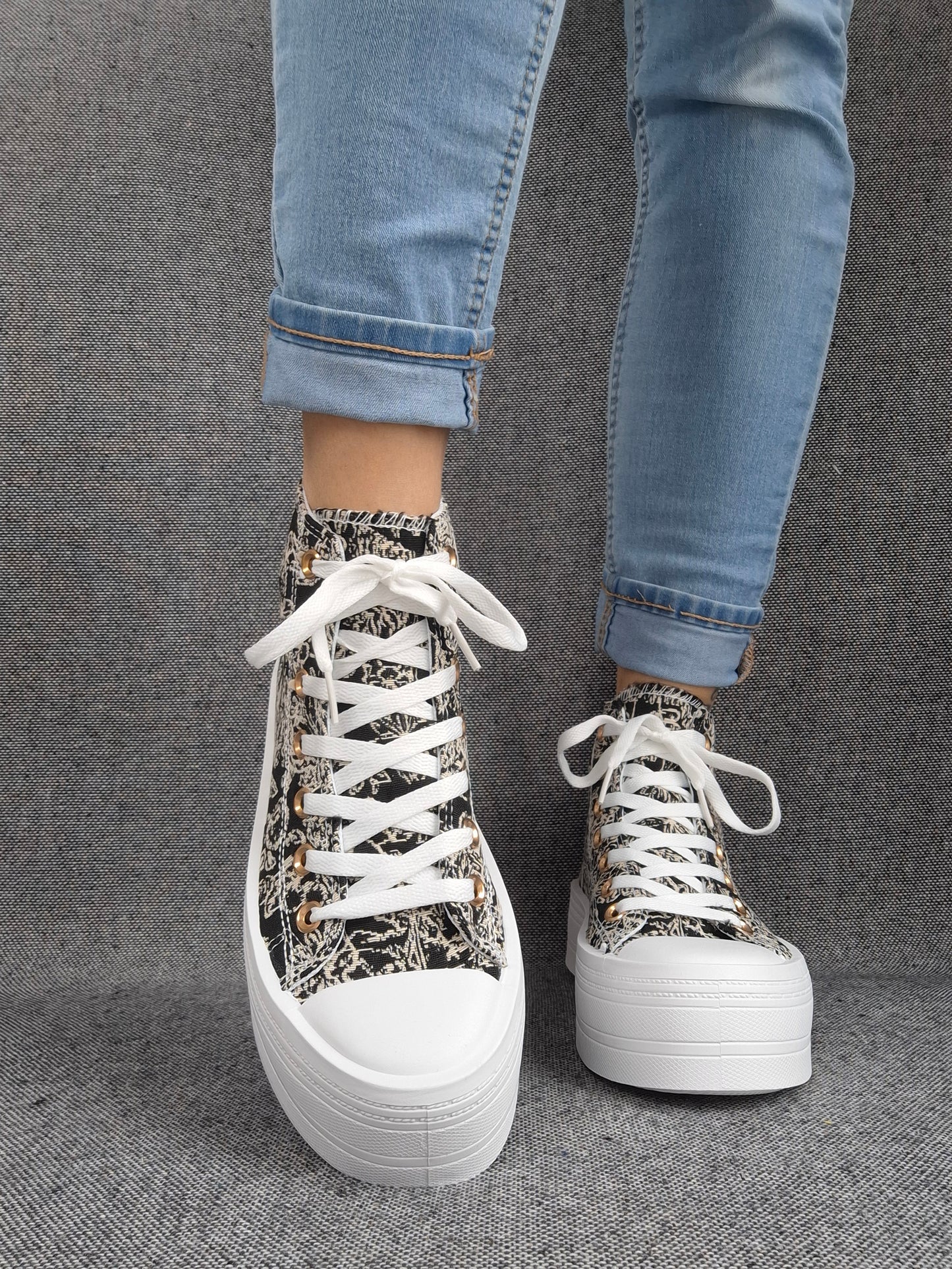 Chaussures baskets hautes en tissu toile noir toile de jouy beige semelles compensées