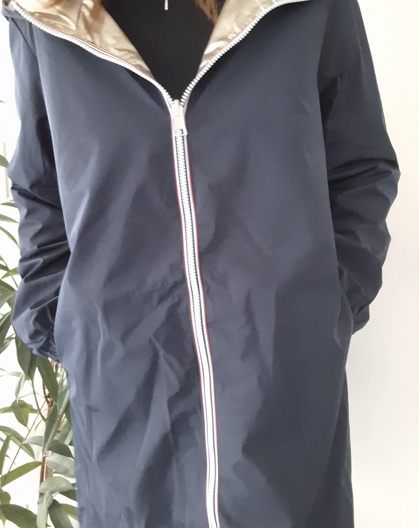 Melya Melody - Manteau léger long réversible imperméable bleu marine doré Curvy