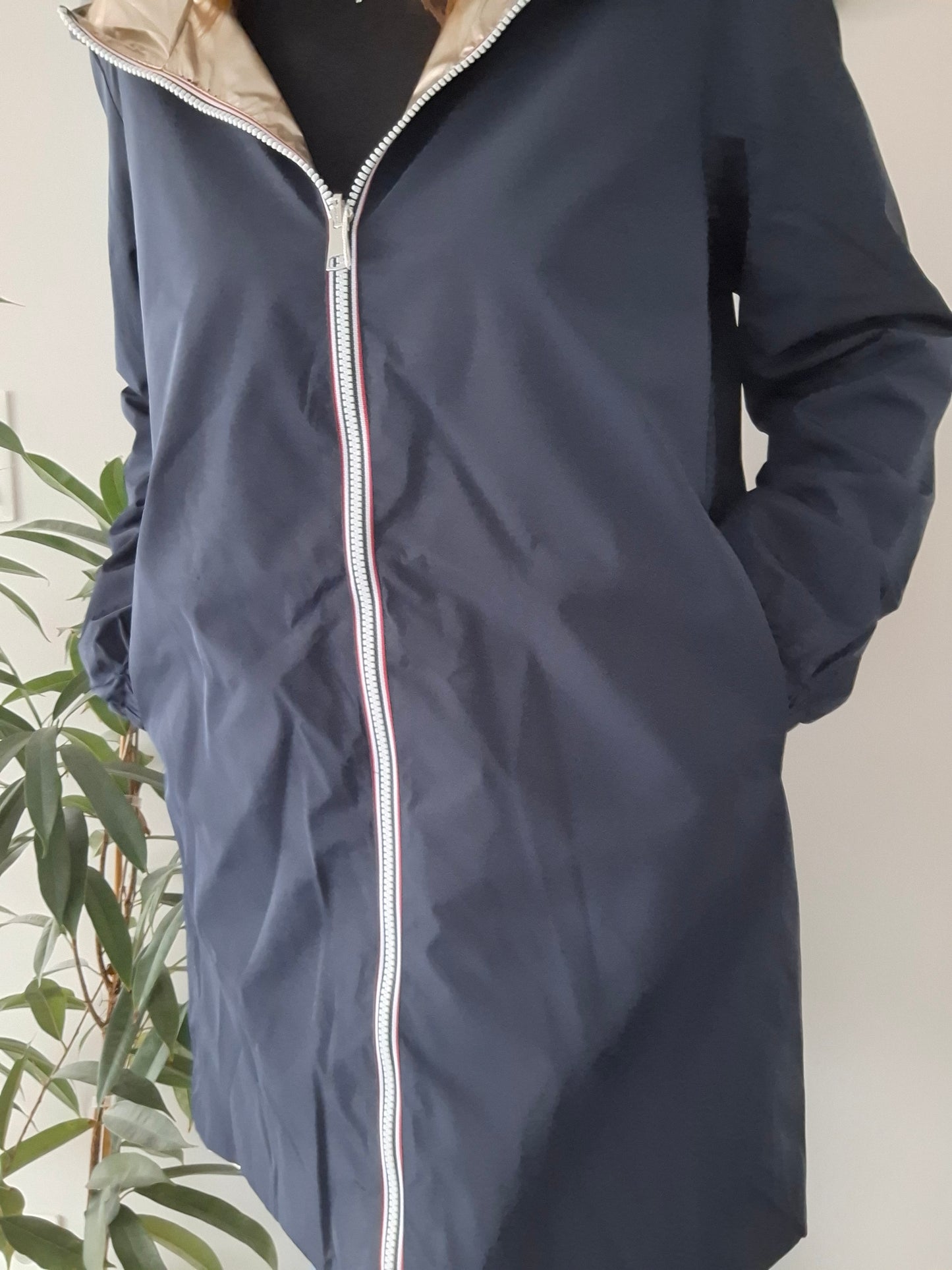 Melya Melody - Manteau léger long réversible imperméable bleu marine doré Curvy