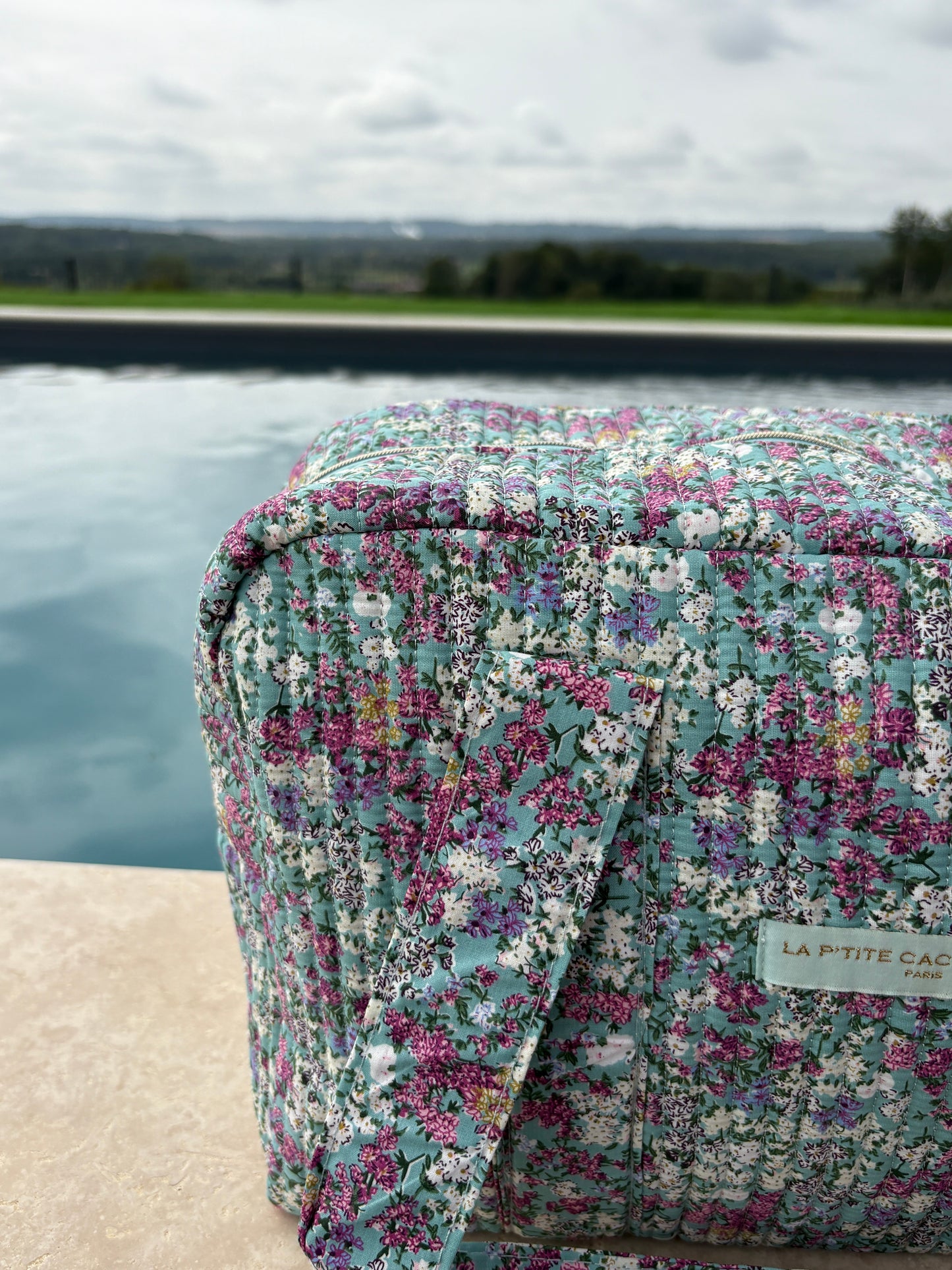 Sac week-end polochon en coton matelassé multicolore liberty fleuri rouge et blanc