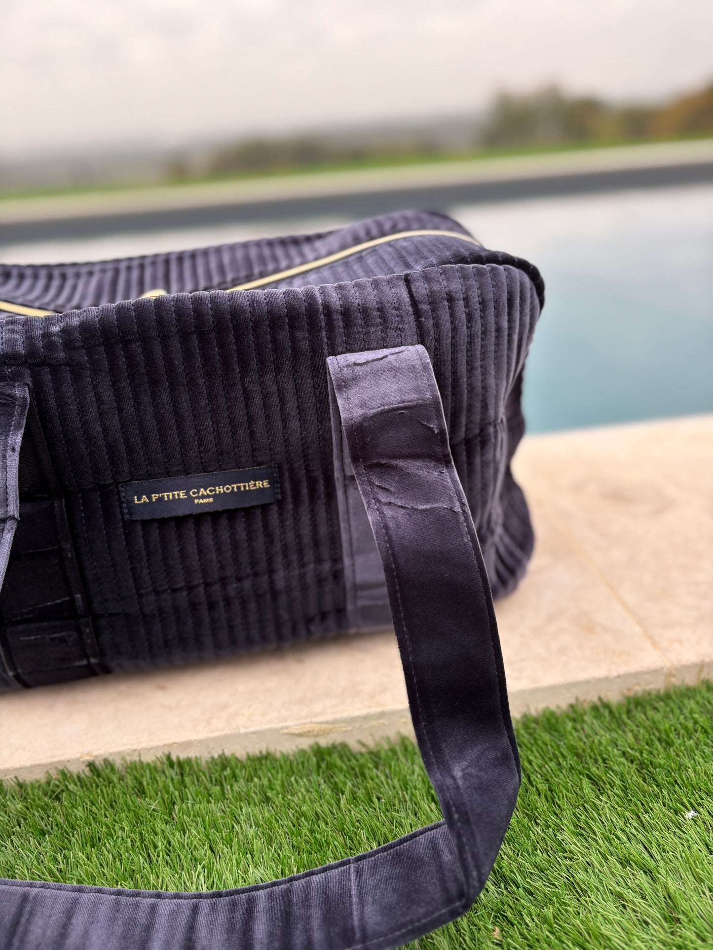Sac week-end de voyage polochon velours matelassé bleu marine