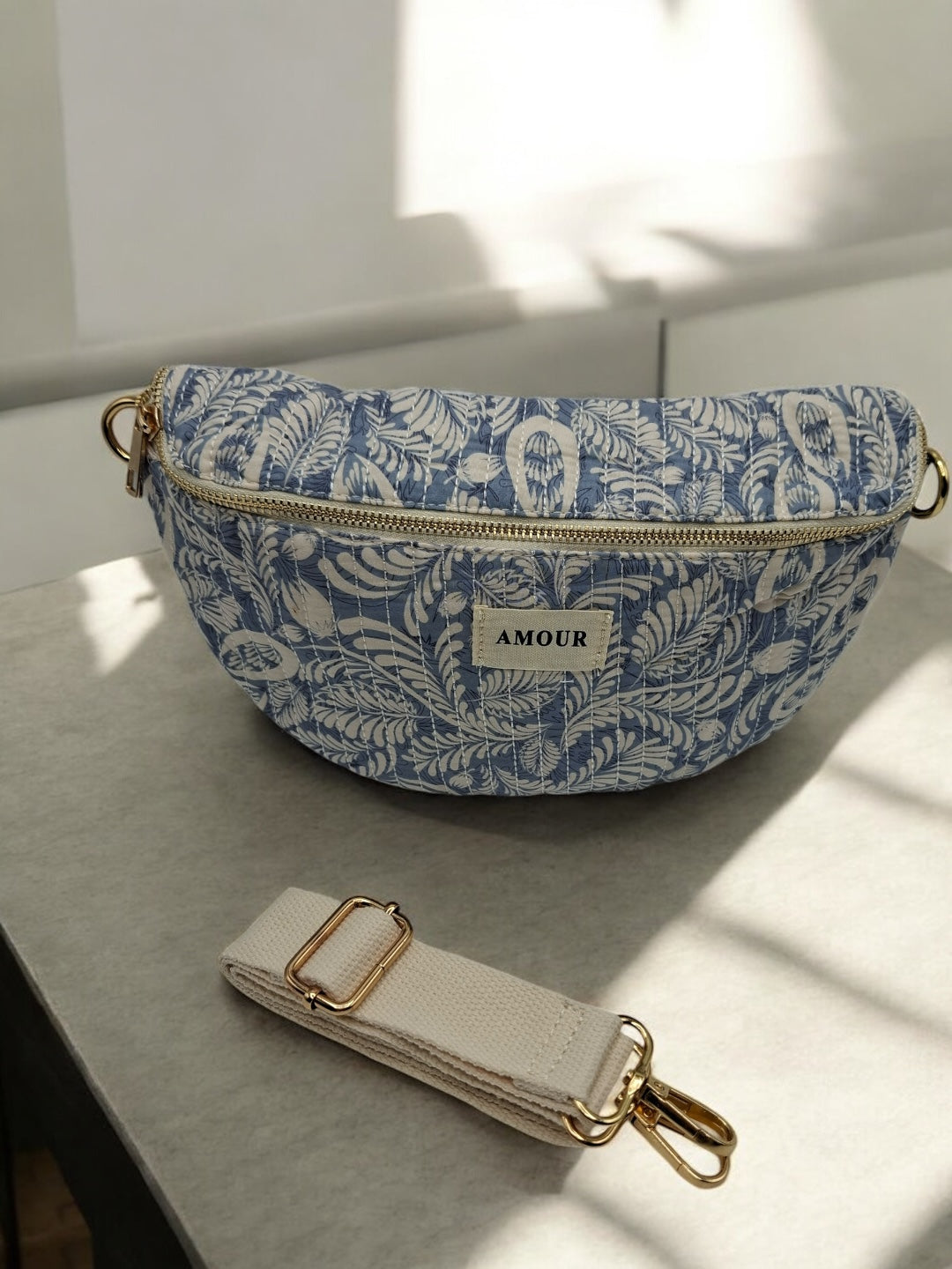 Sac banane en coton matelassé liberty fleuri bleu et creme