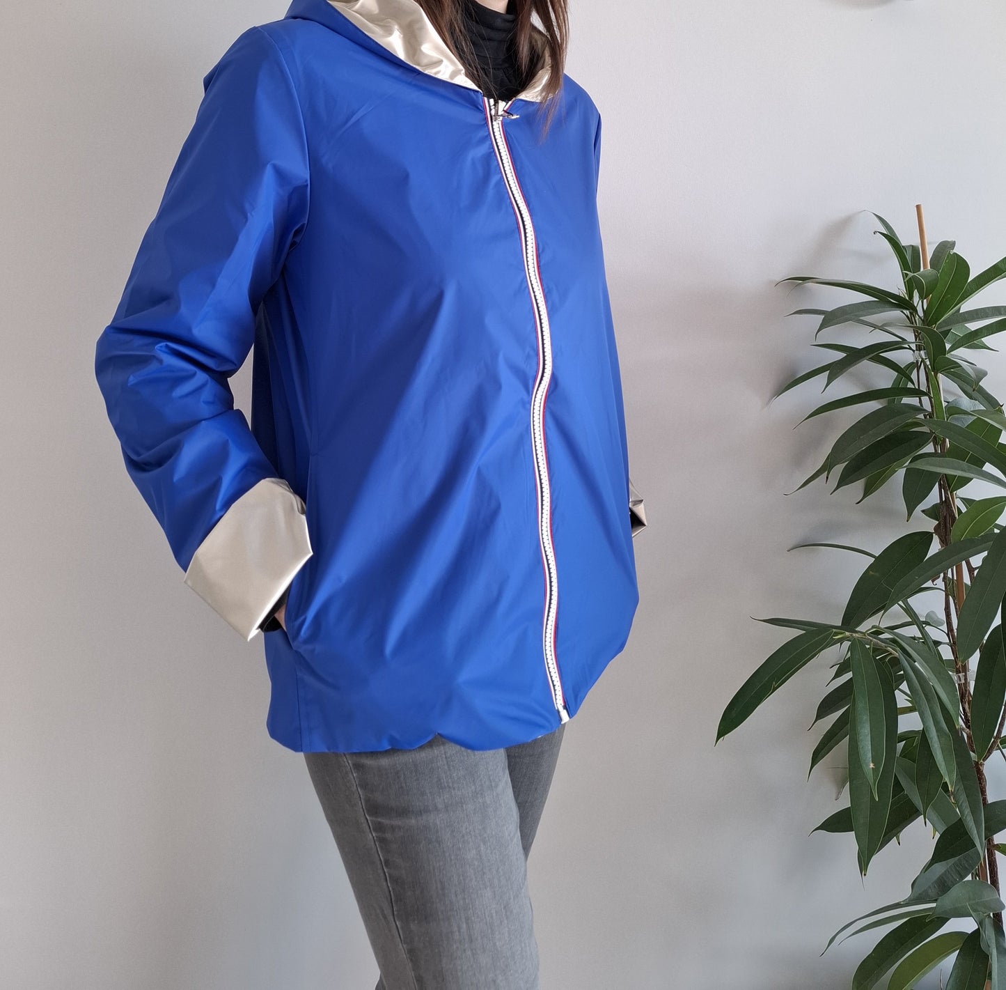 Laura Jo - Imperméable réversible court sans garnissage ouate couleur bleu électrique doré