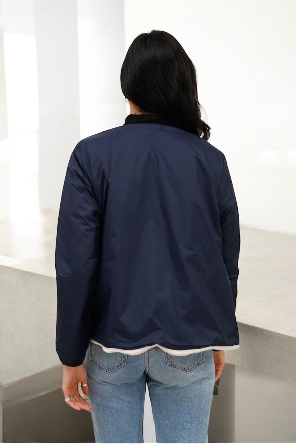Laura Jo - Veste courte reversible bleu marine avec doublure en sherpa beige