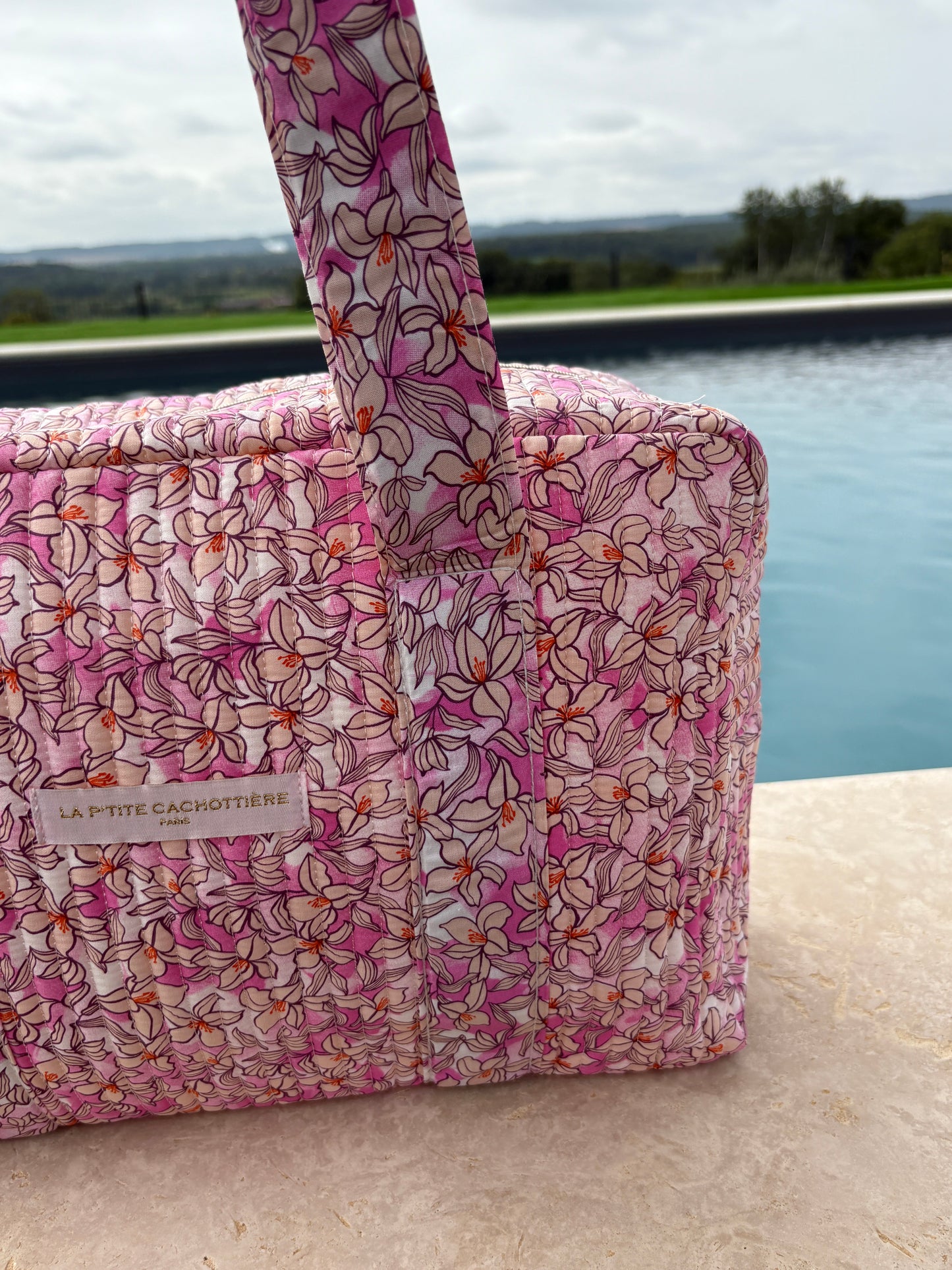 Sac week-end polochon en coton matelassé rose liberty fleuri rose et taupe
