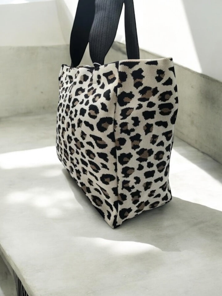 Sac à main type tote bag effet toile de jute motif léopard beige