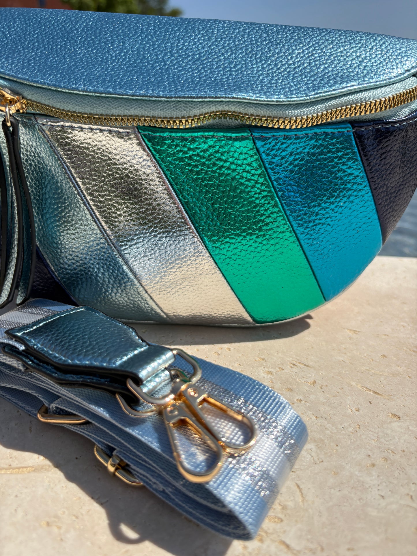 Sac banane simili cuir argenté bleu turquoise