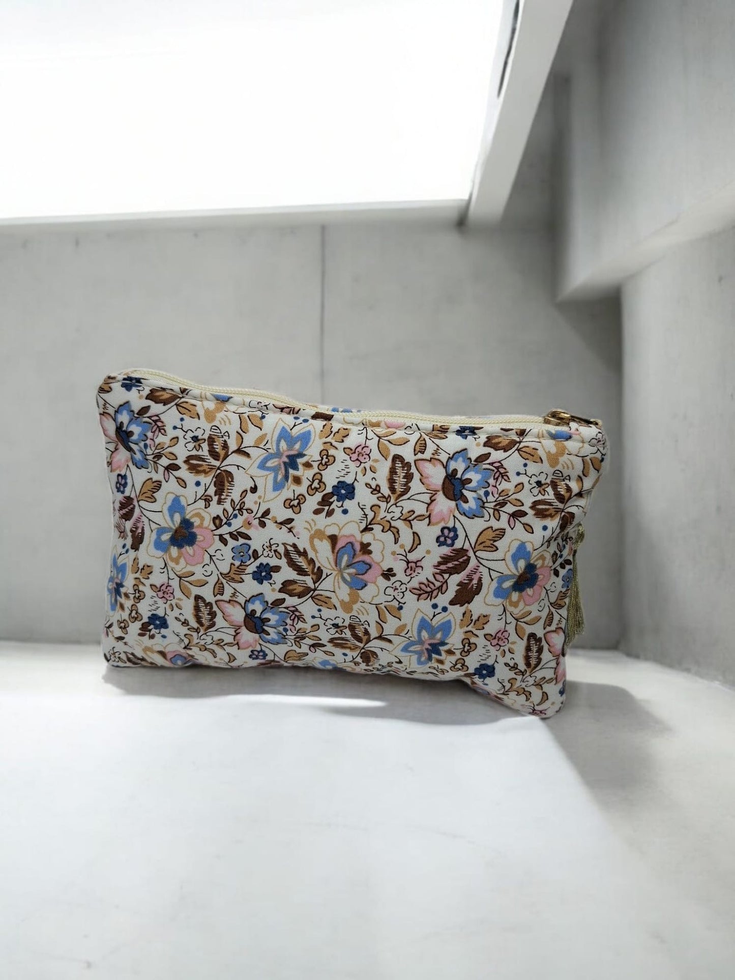 Trousse en coton avec inscription “Amour” à motif floral