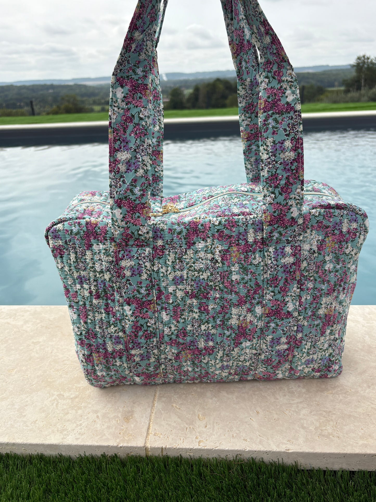Sac week-end polochon en coton matelassé multicolore liberty fleuri rouge et blanc