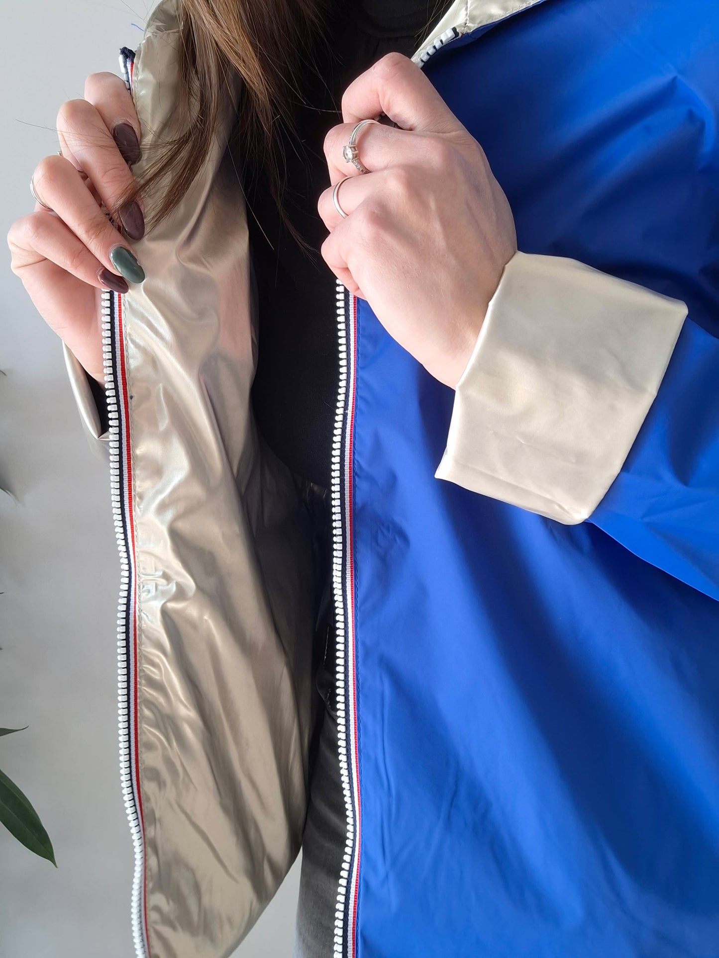 Laura Jo - Imperméable réversible court sans garnissage ouate couleur bleu électrique doré
