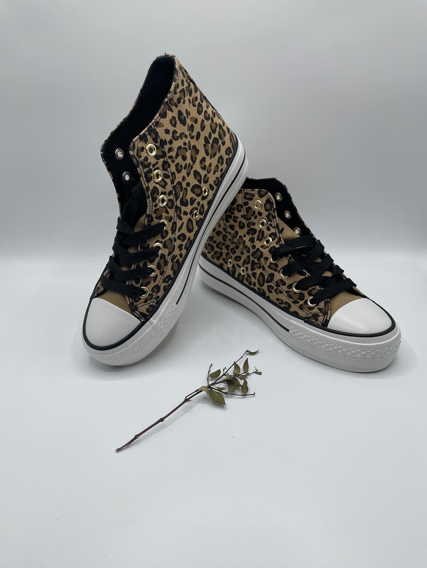 Chaussures baskets hautes léopard marron noir style converse