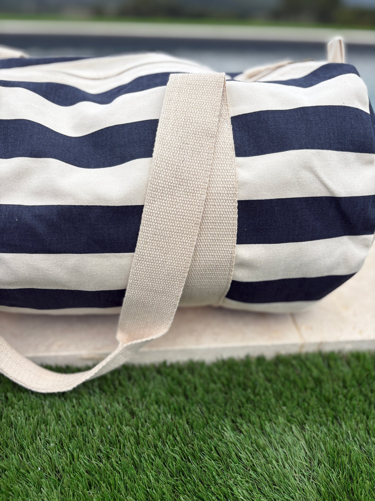 Sac polochon en coton rayé bleu marine et blanc