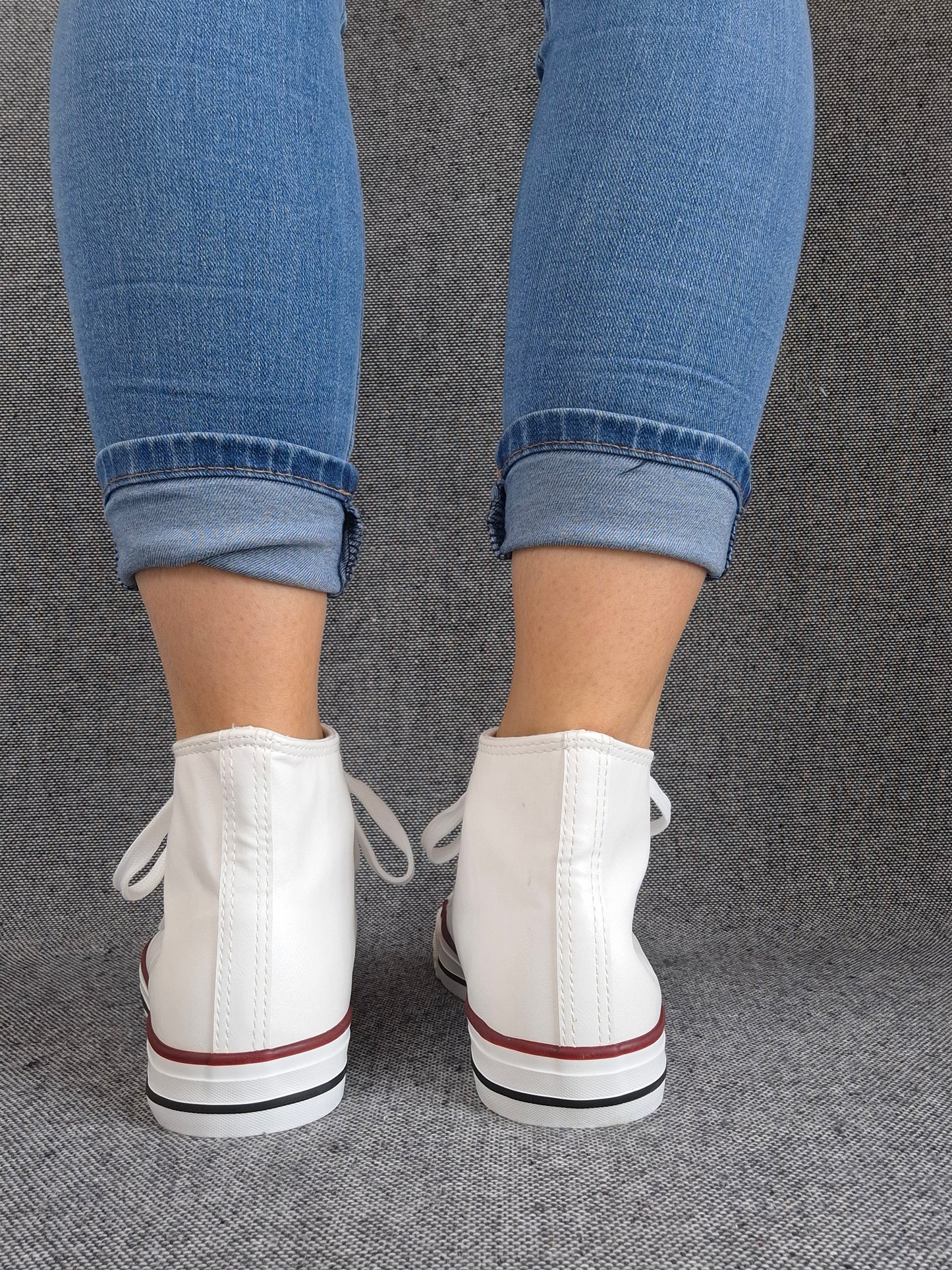 Chaussures baskets hautes simili cuir blanc style converse