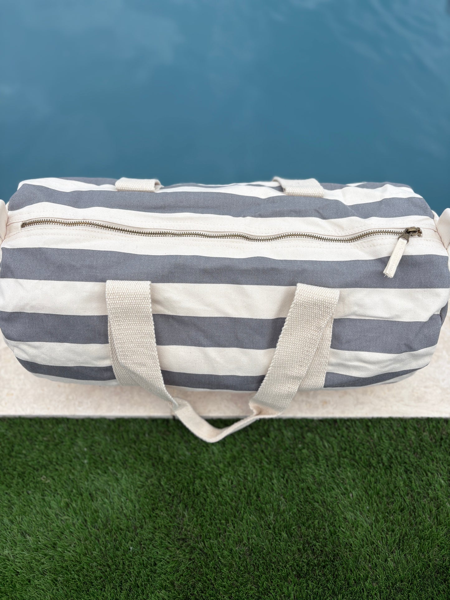 Sac polochon en coton rayé gris et blanc