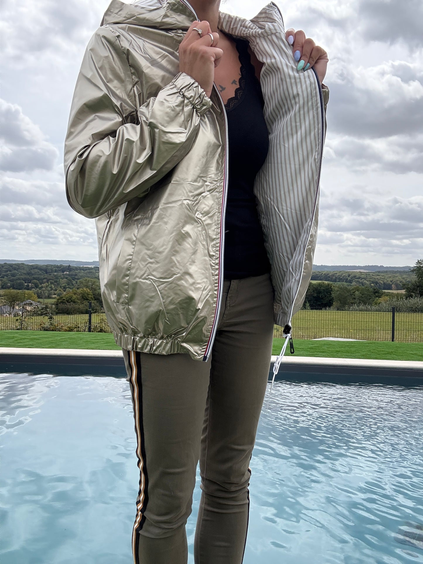 New Lolo - Manteau court mi fesses léger imperméable réversible doré capuche intérieur marin beige blanc