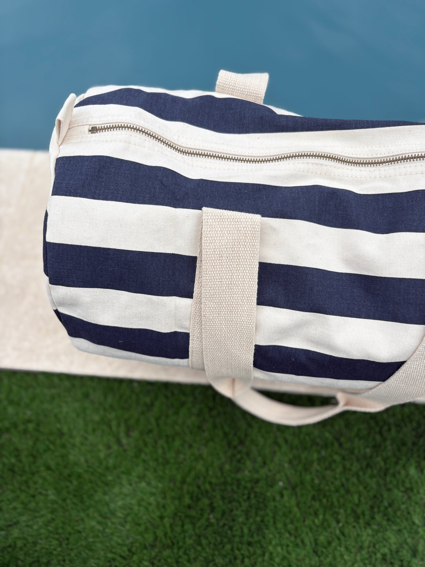 Sac polochon en coton rayé bleu marine et blanc