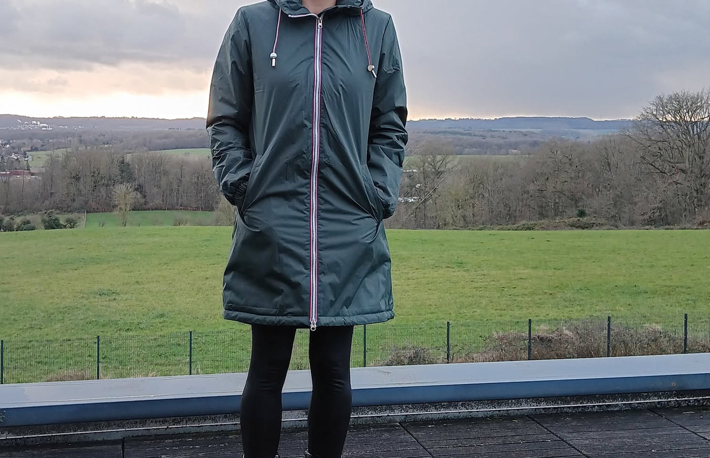 Laura Jo - Imperméable long doublé en fausse fourrure cordon tricolore couleur vert forêt