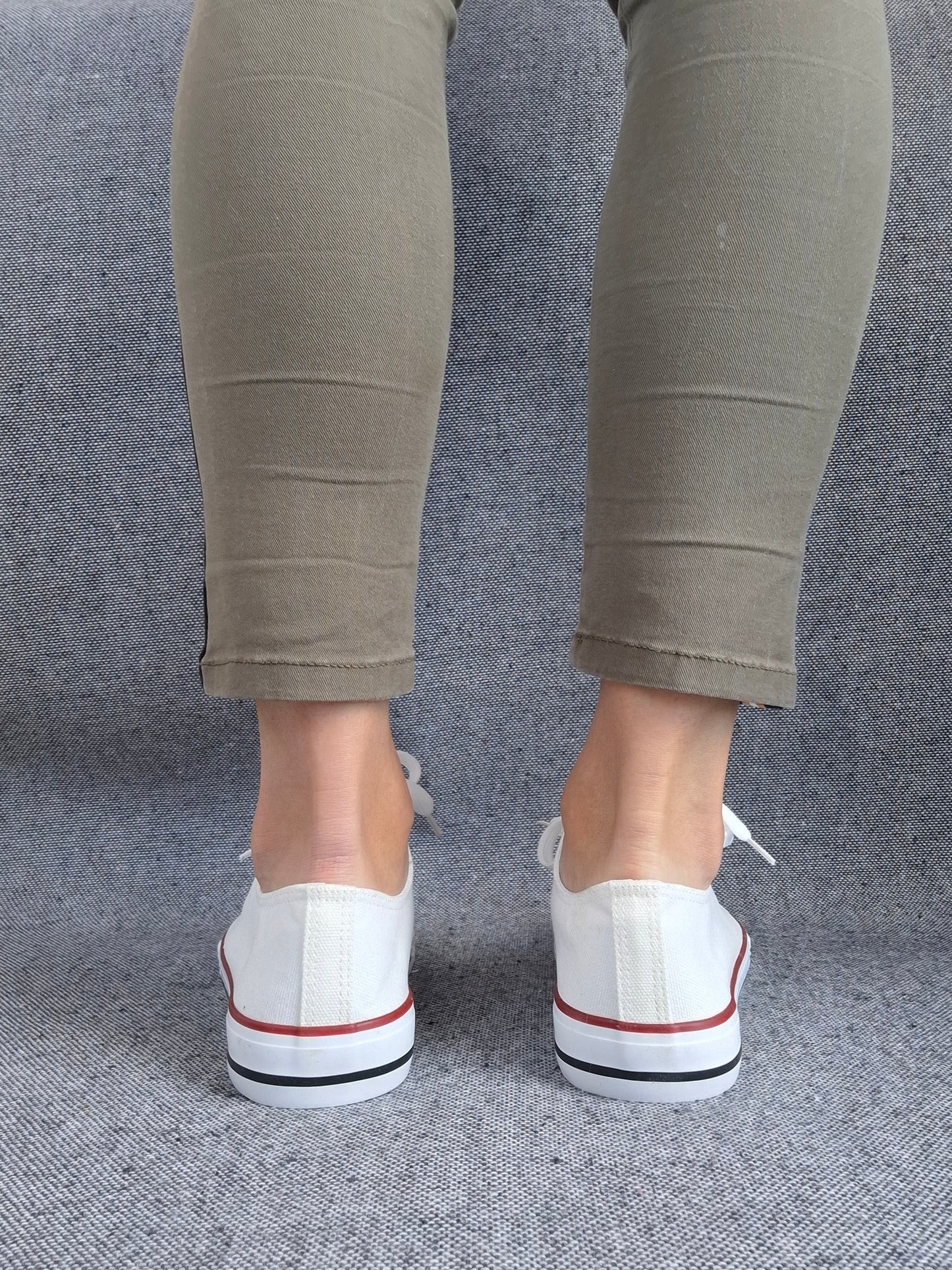 Chaussures baskets basses toile blanche style converse