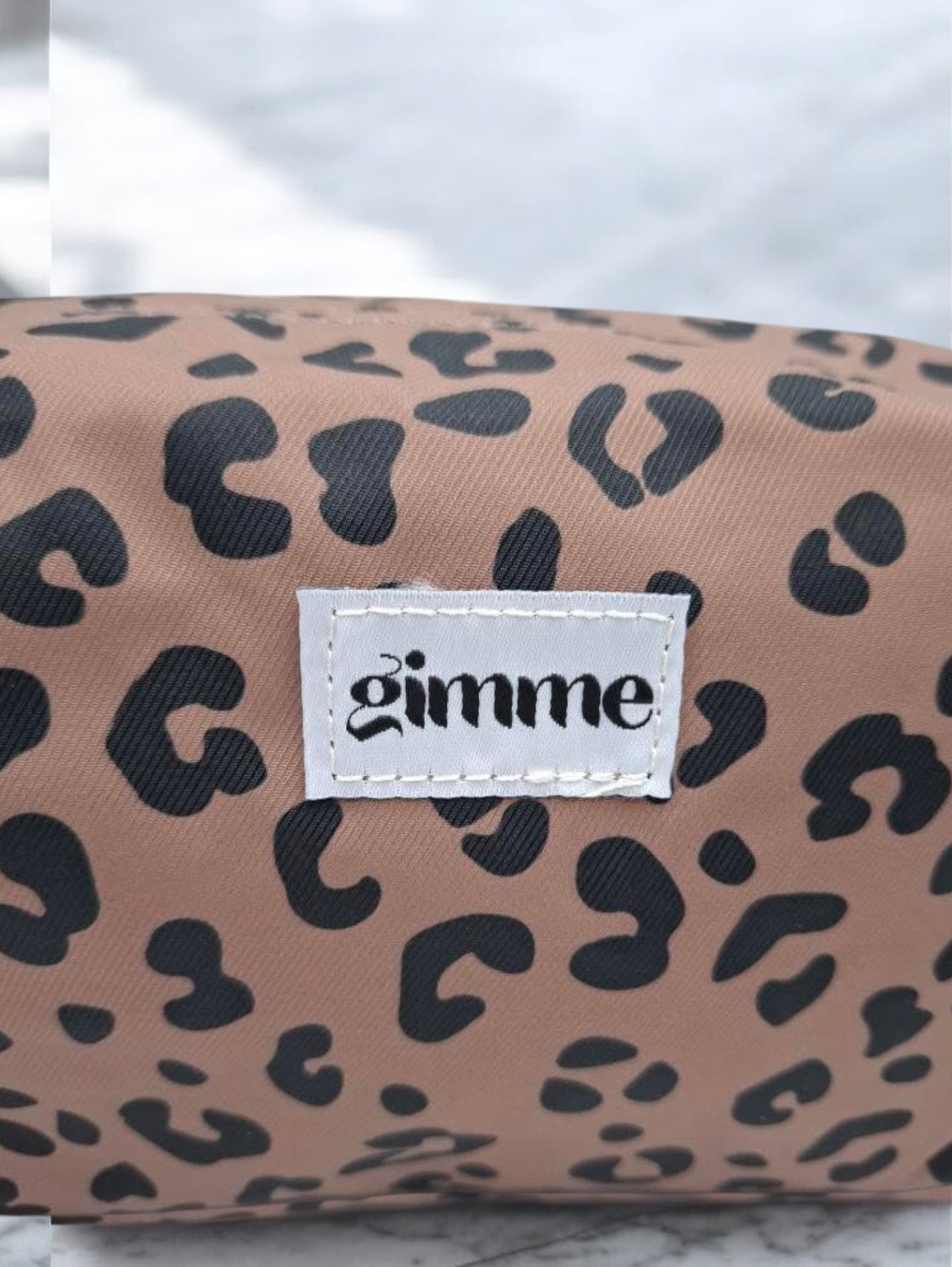 Pochette trousse en tissu imperméable marron motif léopard