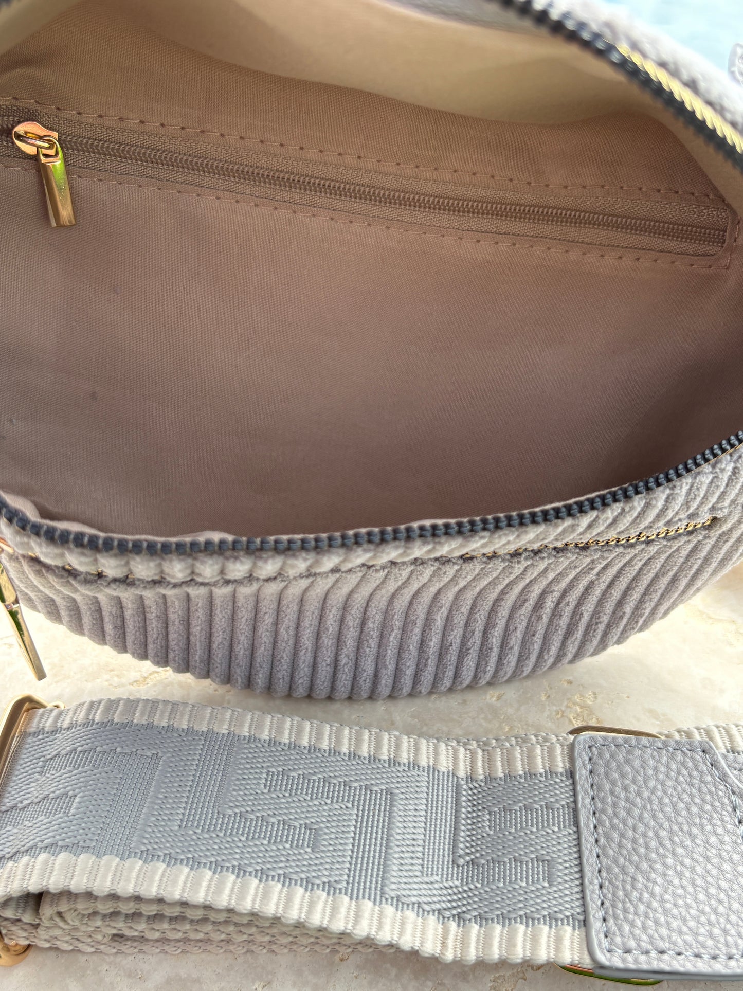 Sac banane velours côtelé 2 poches gris sangle fantaisie