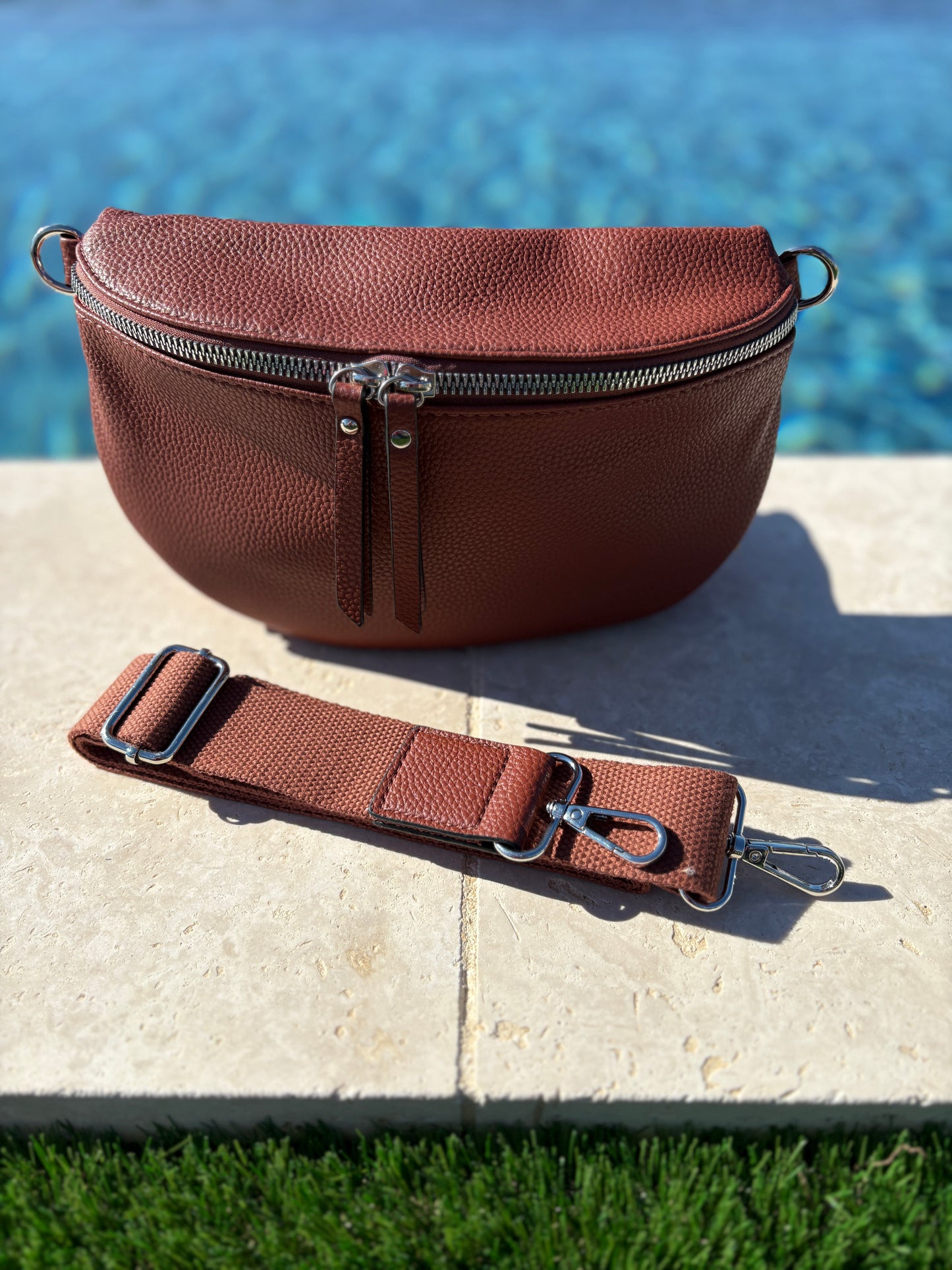 Sac banane simili cuir marron double fermeture