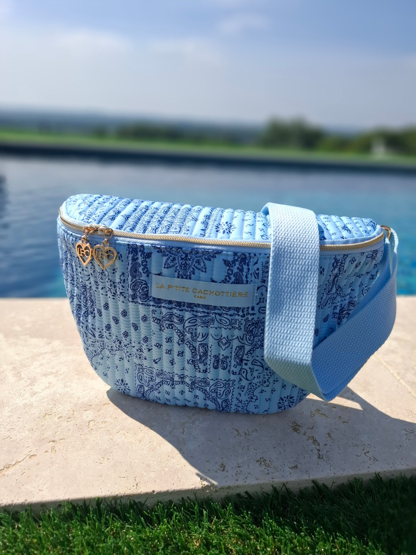 Sac banane en coton matelassé bleu design paisley bleu marine « La Ptite cachottière »